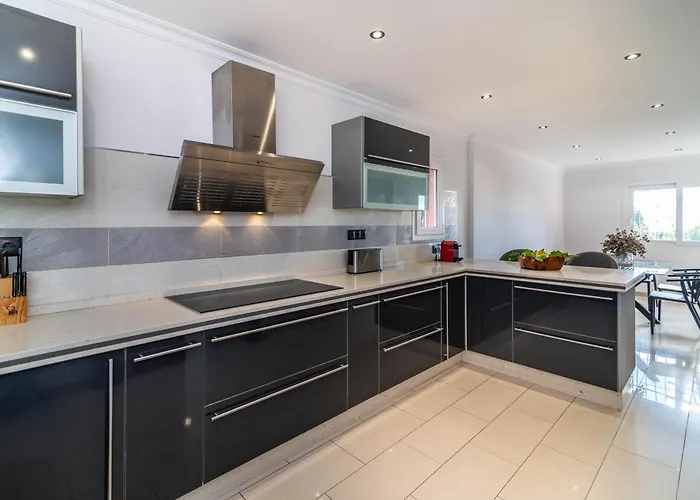 Villa Andalusian Sun Villa With Private Pool & Bbq - Eaw Homes