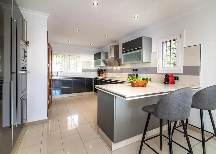 Villa Andalusian Sun Villa With Private Pool & Bbq - Eaw Homes Marbella