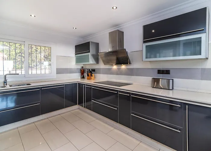 Villa Andalusian Sun Villa With Private Pool & Bbq - Eaw Homes *