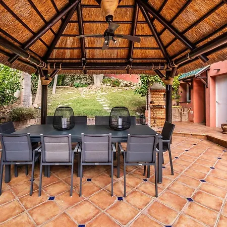 别墅 Vacation I Adelfas, Andalusian Style, Private Pool, Sea View 马尔韦利亚